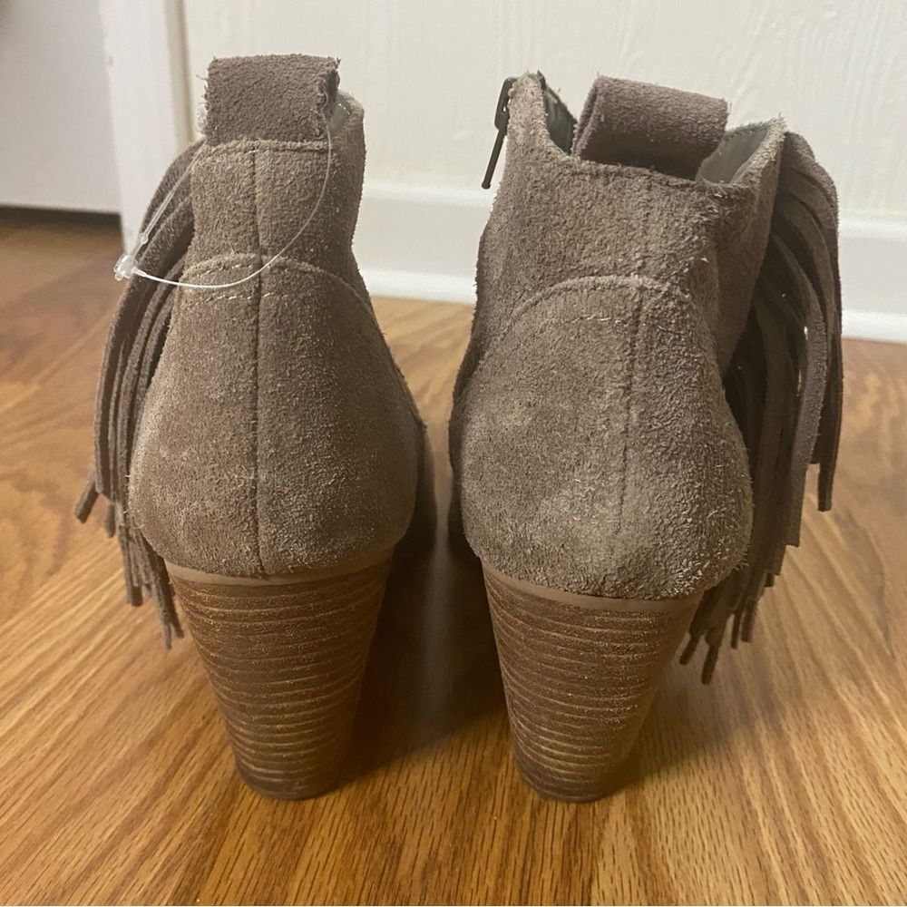 Steve Madden Ponncho Women’s leather Ankle Boots Fringe Western Taupe Suede 10 - Picture 7 of 12